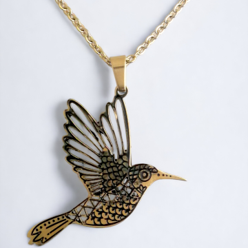 DIJE COLIBRÍ DORADO CON TEXTURA